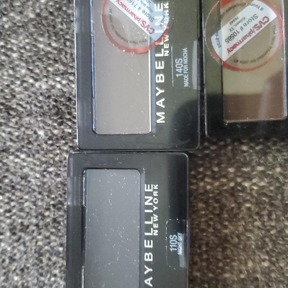 16 Maybelline New York shades - Picture 3 of 4